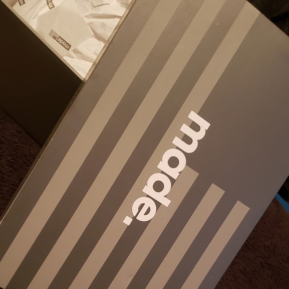 990 v5 men's 8.5 New Balance shoes - Picture 4 of 7